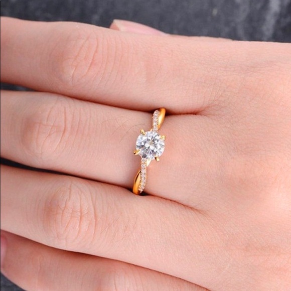 ❤️SOLD❤️ Gold Twisted Delicate White Sapphire Ring - Picture 7 of 10
